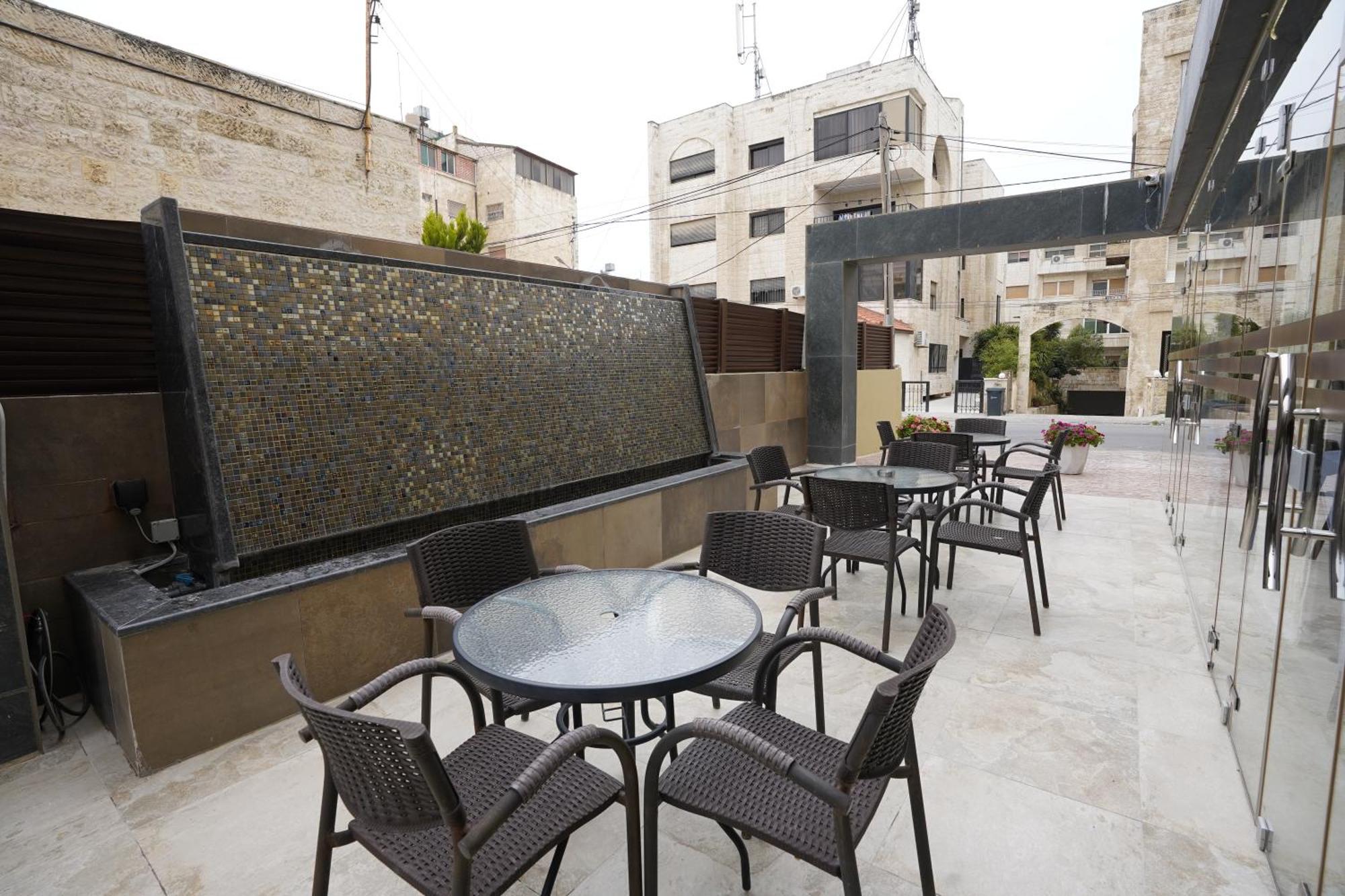 Naylover Hotel Suites Amman Esterno foto