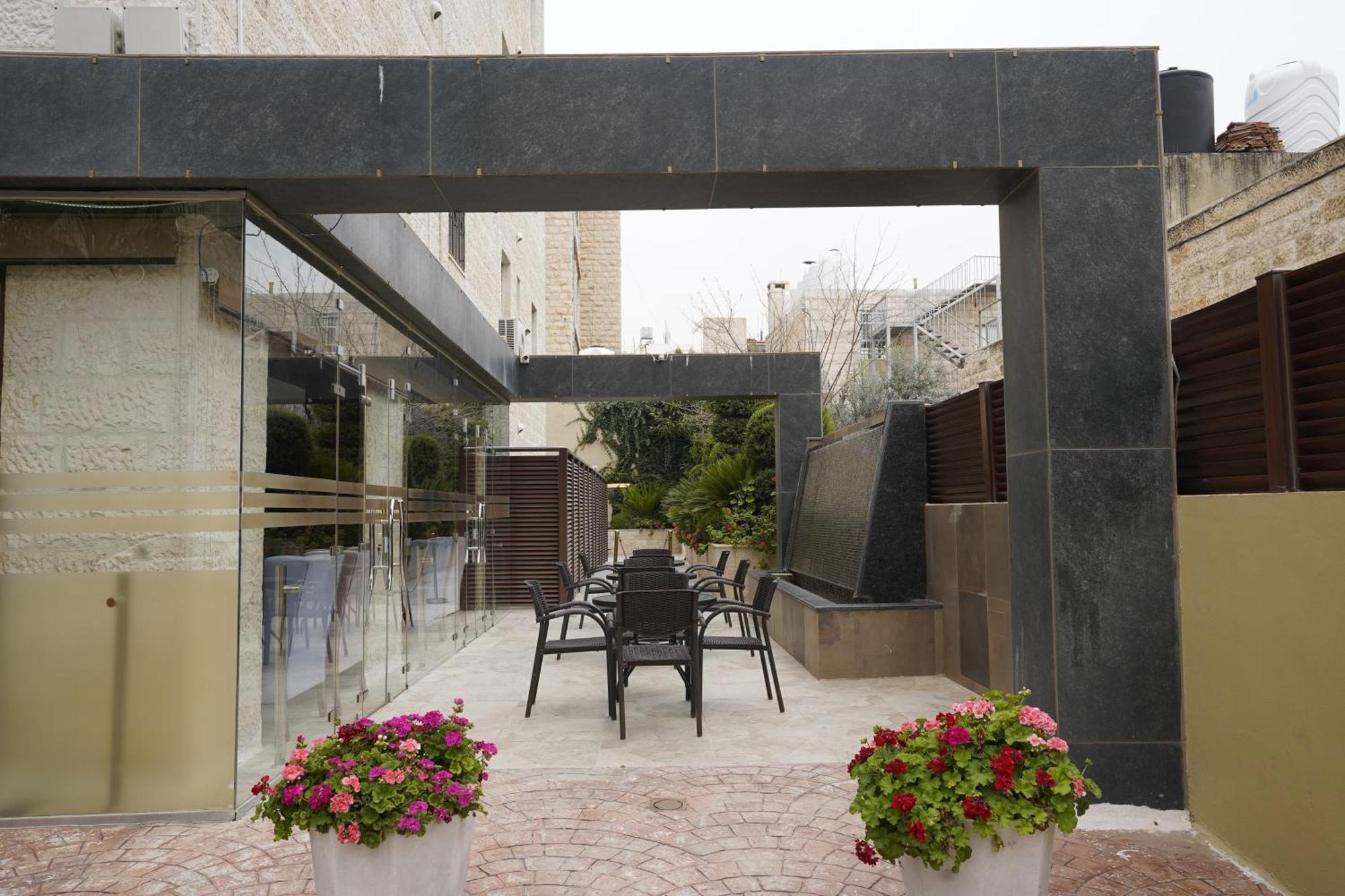 Naylover Hotel Suites Amman Esterno foto